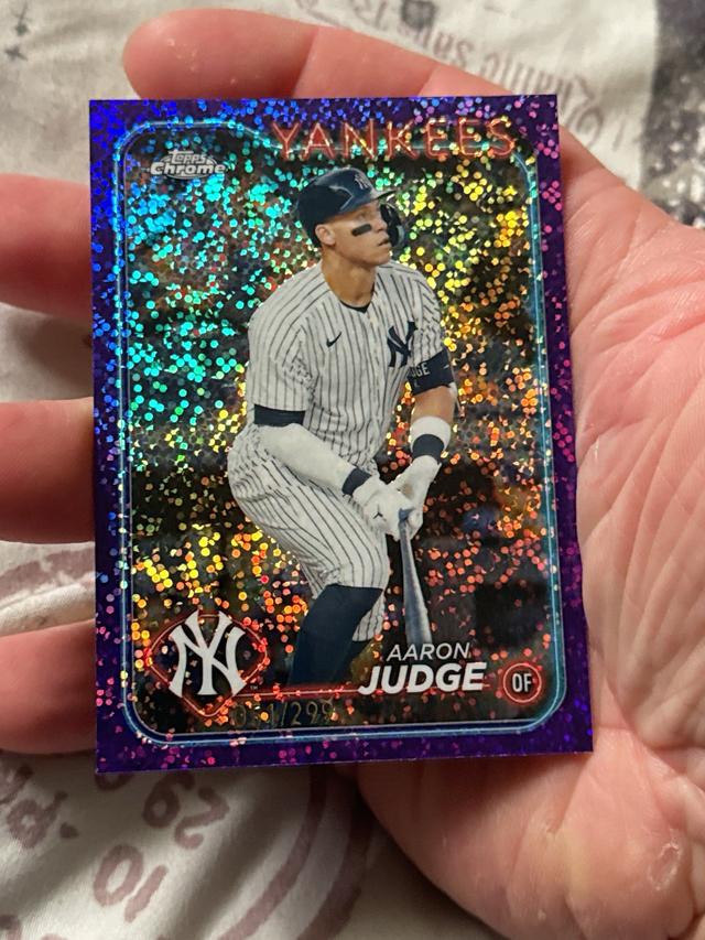 2024 Topps Chrome Aaron Judge ﻿Base Set Purple Speckle Refractors /299 #50