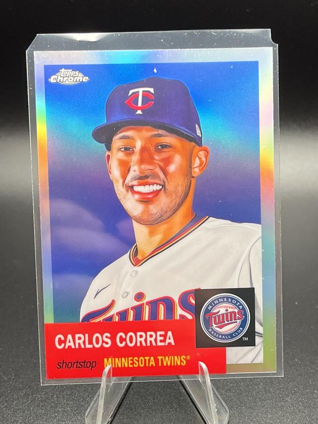 2022 Topps Chrome Platinum Carlos Correa ﻿Base Set Refractors #256