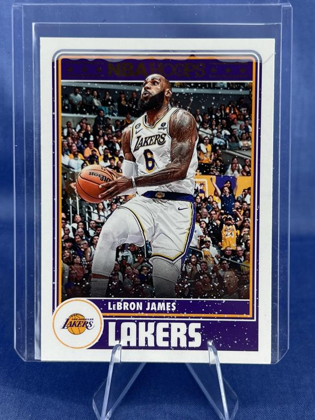 2023-24 Panini NBA Hoops LeBron James Base Set Purple #290