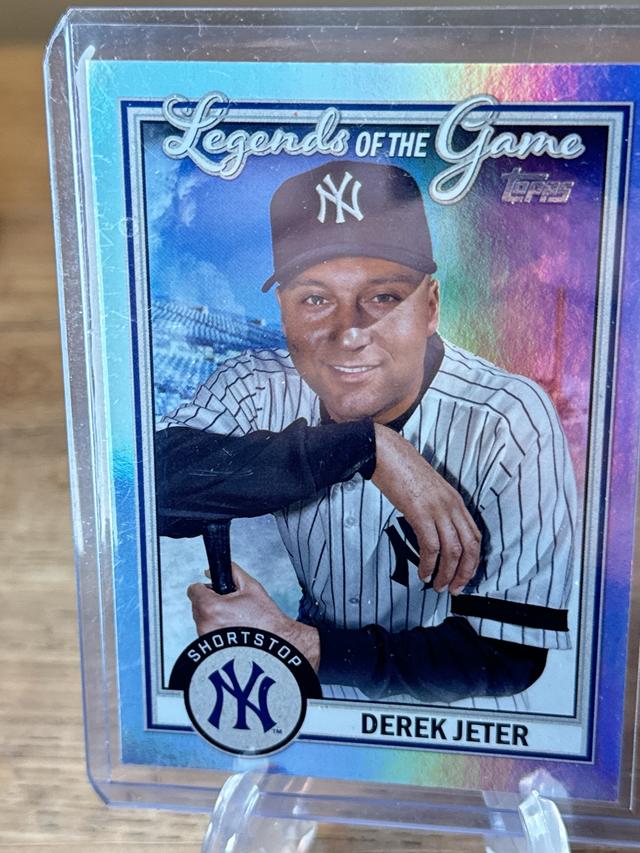 2023 Topps Series 2 Derek Jeter LEGENDS OF THE GAME #LG-1