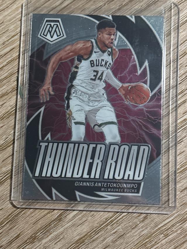 2023-24 Panini Mosaic Giannis Antetokounmpo Thunder Road #6