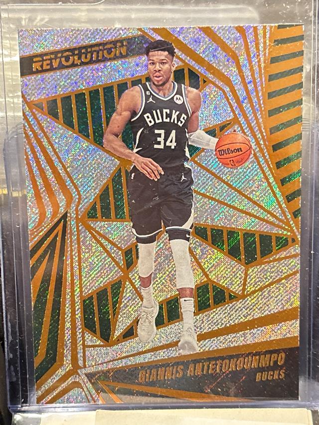 2023-24 Panini Revolution Giannis Antetokounmpo ﻿Base Set #22