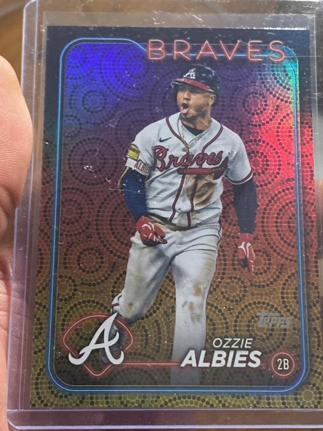 2024 Topps Series 2 Ozzie Albies BASE SET Holiday Parallel #544