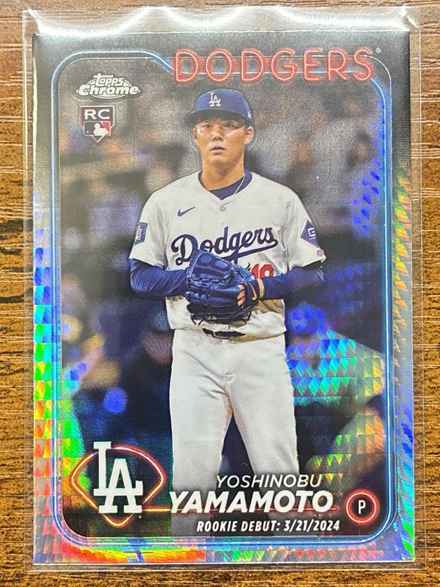 2024 Topps Chrome Update Yoshinobu Yamamoto ﻿Prism Refractor #USC108 Rookie RC