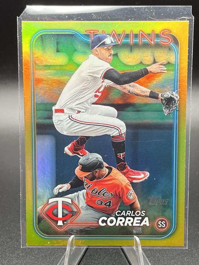 2024 Topps Series 2 Carlos Correa BASE SET Gold Foil #400