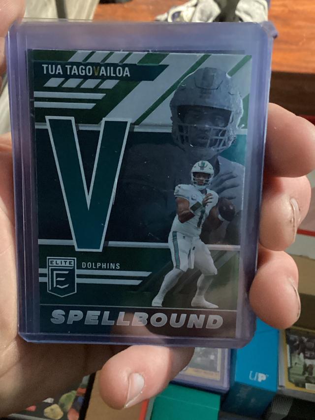 2023 Panini Phoenix Tua Tagovailoa En Fuego #24