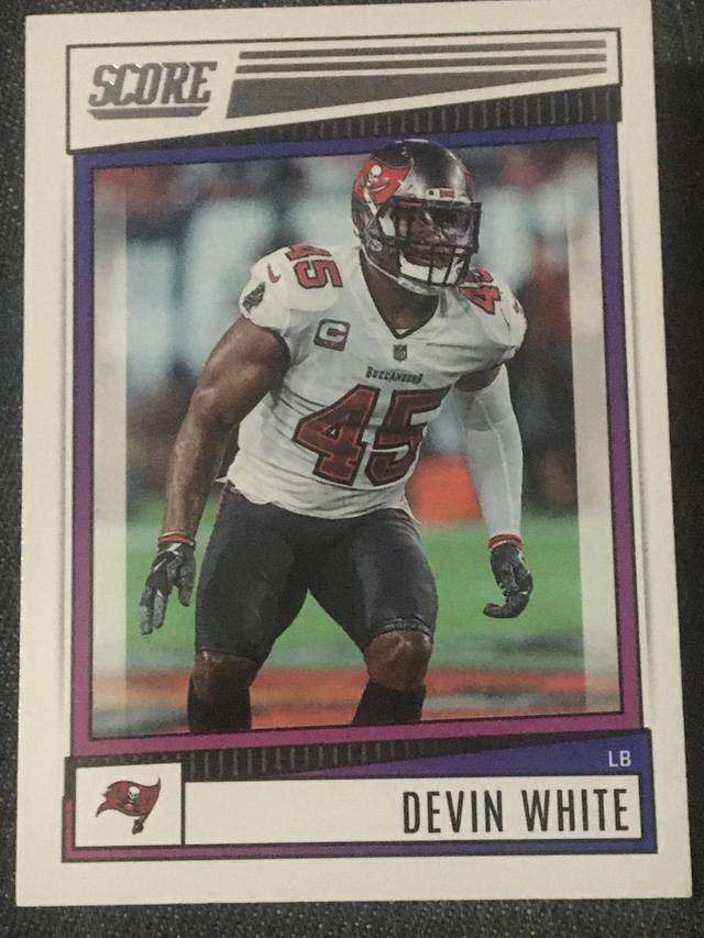 2022 Score Football Devin White Base Set #71