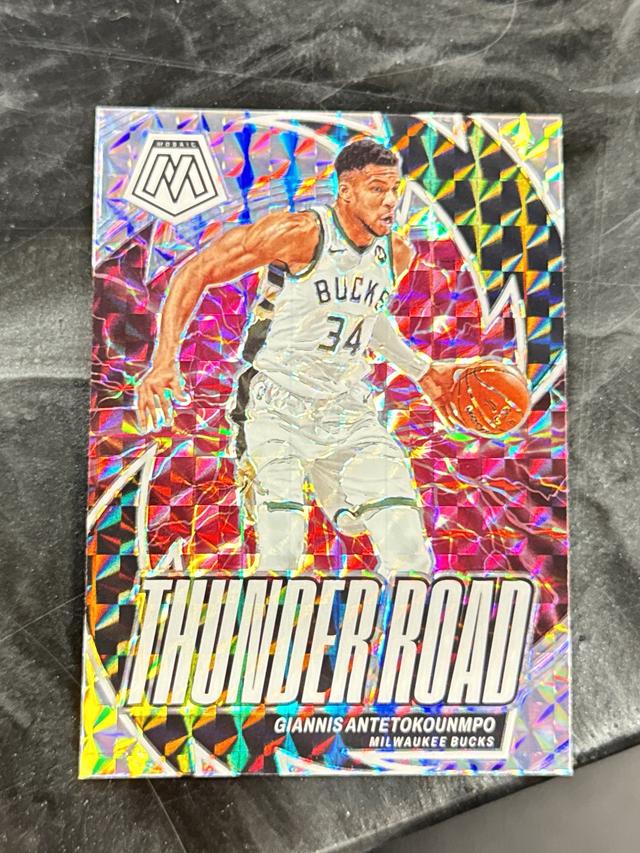 2023-24 Panini Mosaic Giannis Antetokounmpo Thunder Road  #6