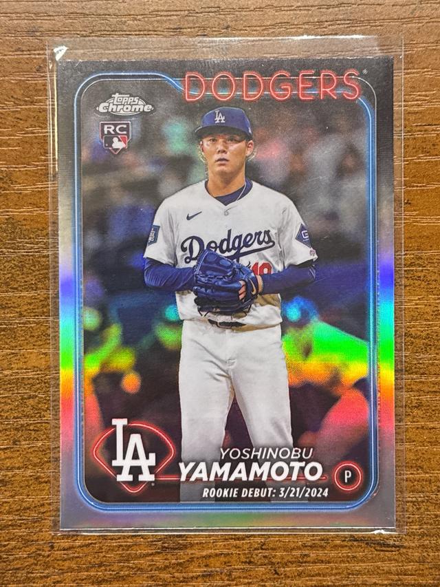 2024 Topps Chrome Update Yoshinobu Yamamoto ﻿RC Refractor #USC108