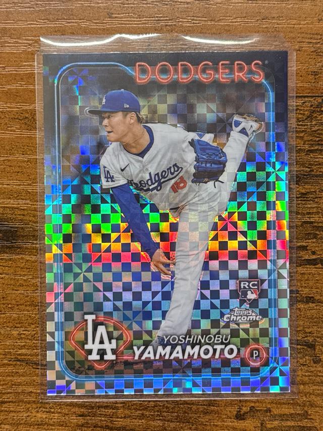 2024 Topps Chrome Yoshinobu Yamamoto Prism Refractor RC Dodgers #18