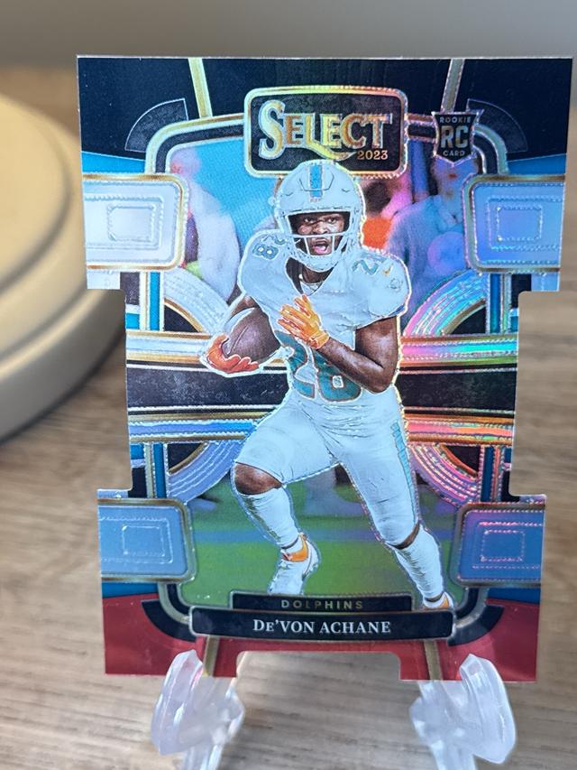 2023 Panini Select De'Von Achane ﻿Base Set Black/Red Prizms Die #63