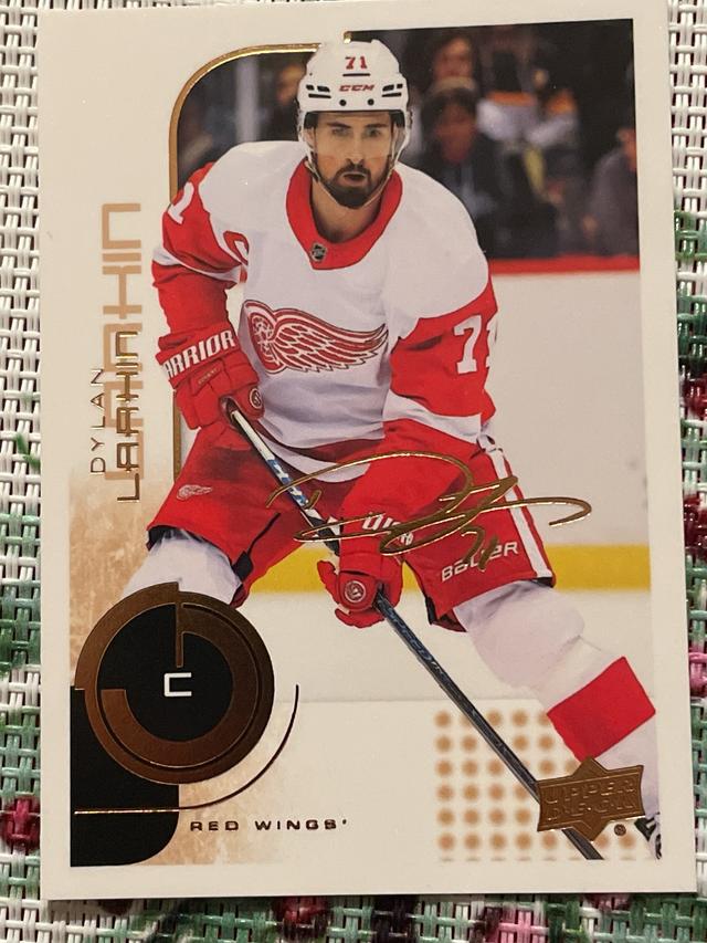 2022-23 Upper Deck MVP Dylan Larkin Colors and Contours Set #50