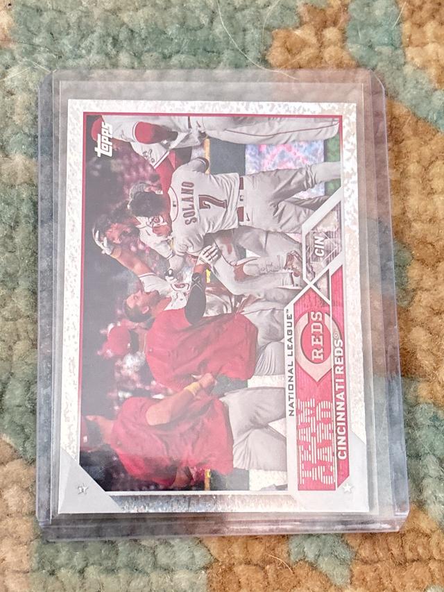 2023 Topps Series 2 Cincinnati Reds Platinum Parallel /426 #610