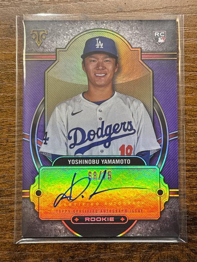 2024 Topps Triple Threads Yoshinobu Yamamoto Rookie Autographs Citrine /75 RC