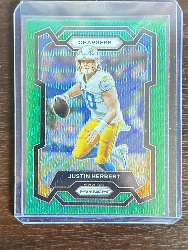 2023 Panini Prizm Football Justin Herbert Base Set Green Wave #158