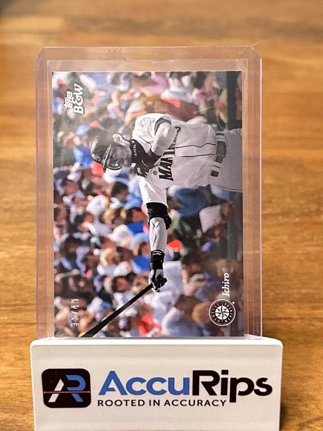 2023 Topps Black and White Ichiro Base Background Color /49 #51