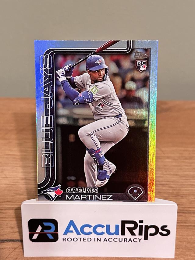 2025 Topps Series 1 Orelvis Martinez ﻿Base Set Holo Foil #18