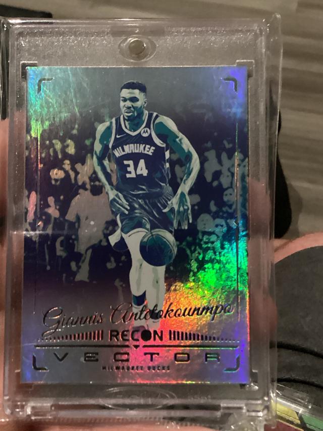 2023-24 Panini Recon Basketball Giannis Antetokounmpo Vector  #19