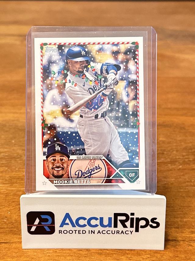 2023 Topps Holiday Mookie Betts RARE HOLIDAY VARIATION SHORT PRINTS Rare #H57