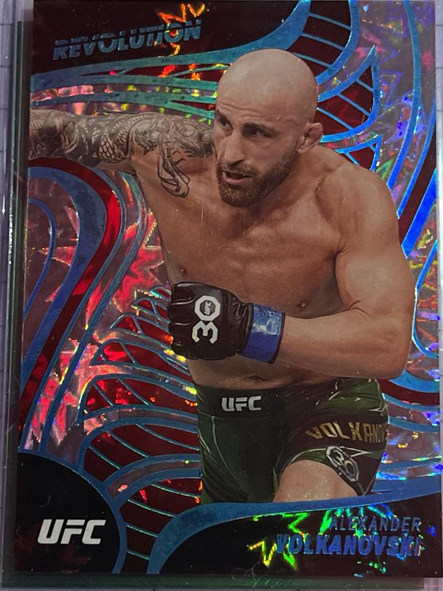 2023 Panini Chronicles UFC Alexander Volkanovski Revolution Set #18