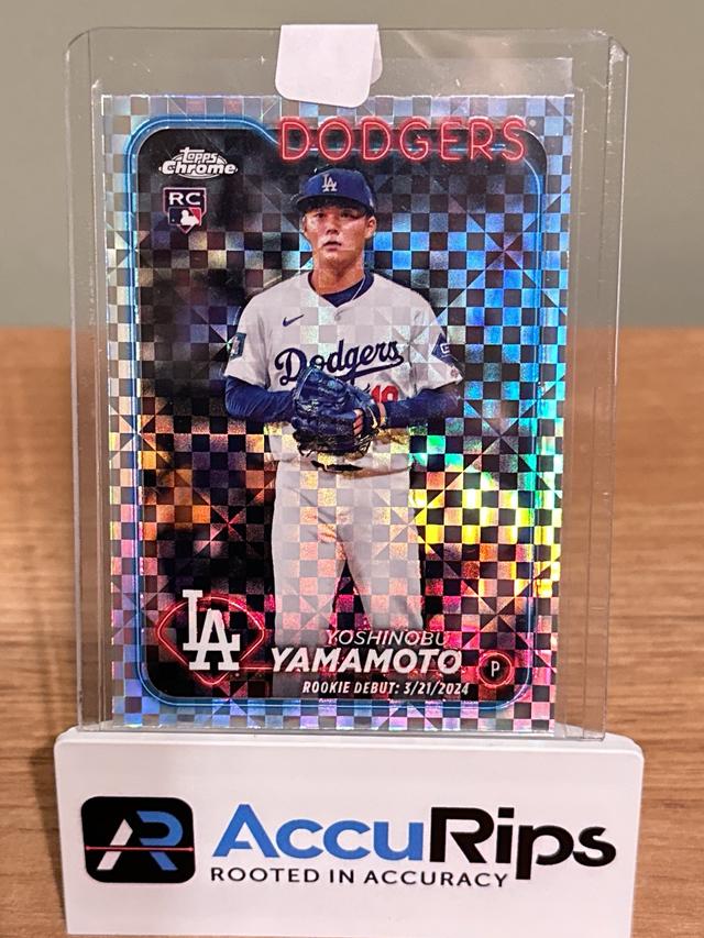 2024 Topps Chrome Update Yoshinobu Yamamoto ﻿Base Set X-Fractor #USC108