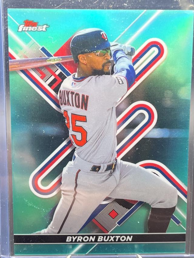 2022 Topps Finest Byron Buxton ﻿Base Set Aqua Refractors /199 #68