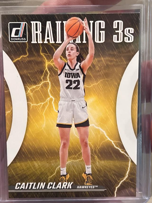 2024 Panini Caitlin Clark Collection Reigning 3s #R1