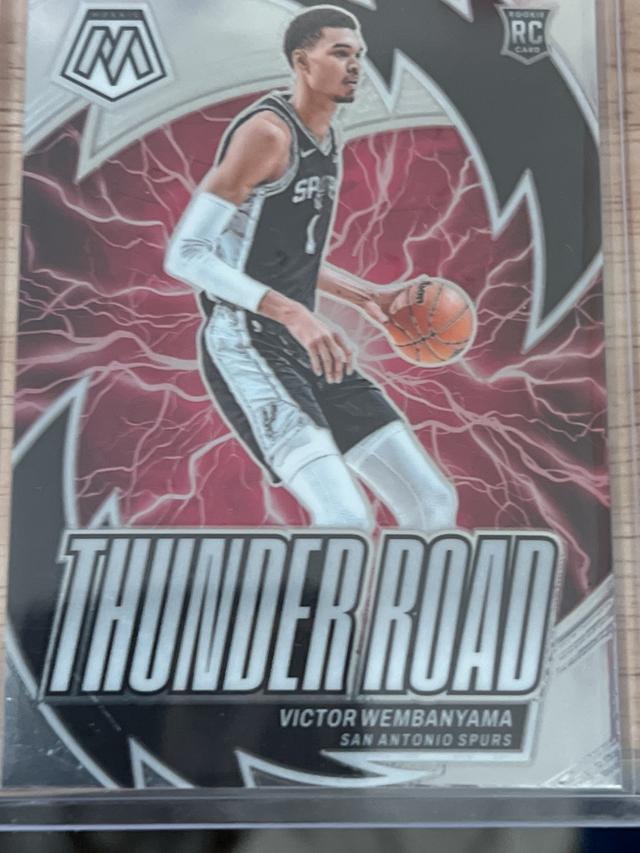 2023-24 Panini Mosaic Victor Wembanyama Thunder Road #8