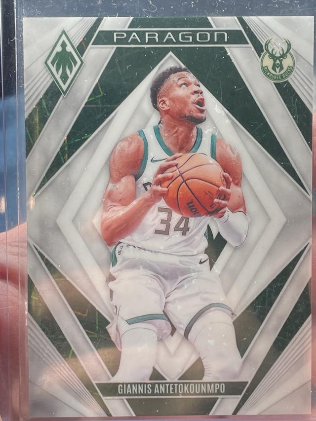 2023-24 Panini Phoenix Basketball Giannis Antetokounmpo Paragon /150 #10