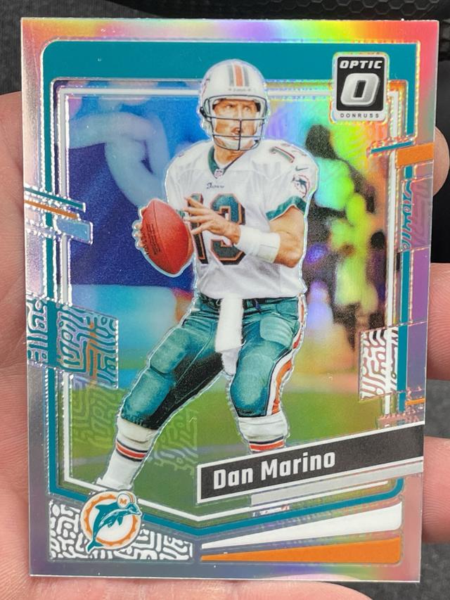 2023 Donruss Optic Dan Marino ﻿Base Set Holo #114