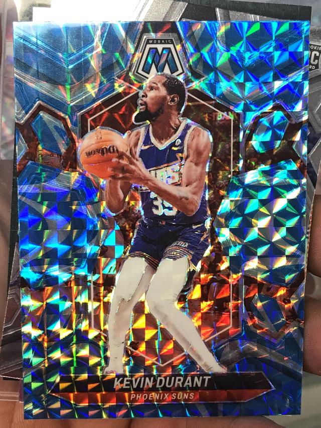 2023-24 Panini Mosaic Kevin Durant ﻿Base Set Reactive Blue #180