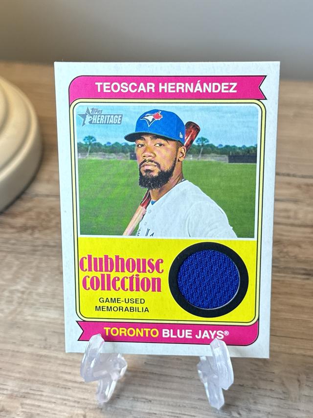 2023 Topps Heritage Teoscar Hernández CLUBHOUSE COLLECTION RELICS #CCR-TH