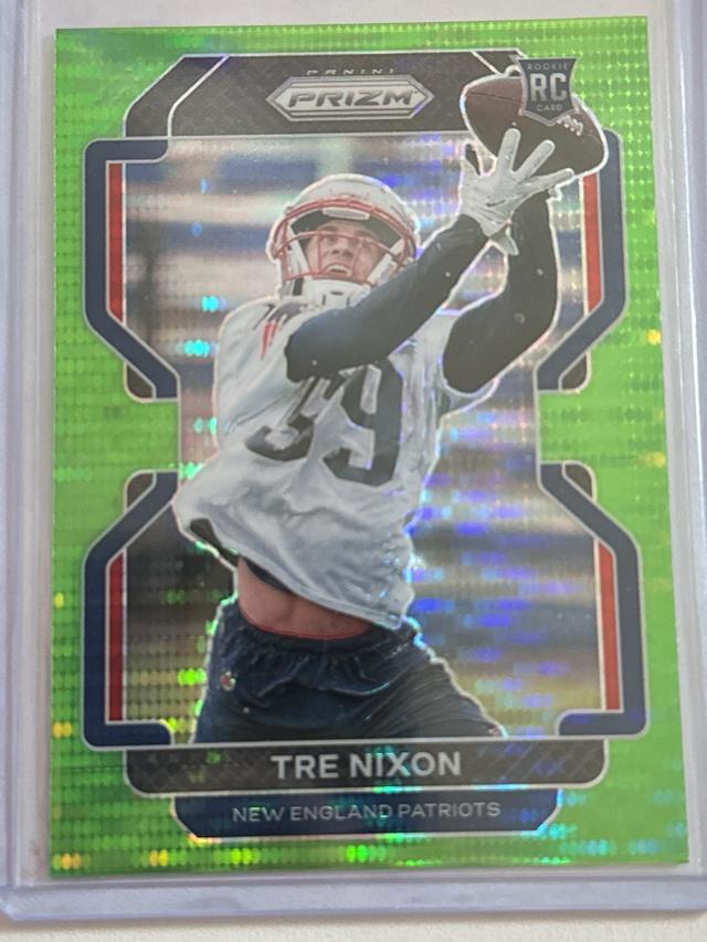 2021 Panini Prizm Football Tre Nixon ﻿Base Set Neon Green Pulsar Prizms #428