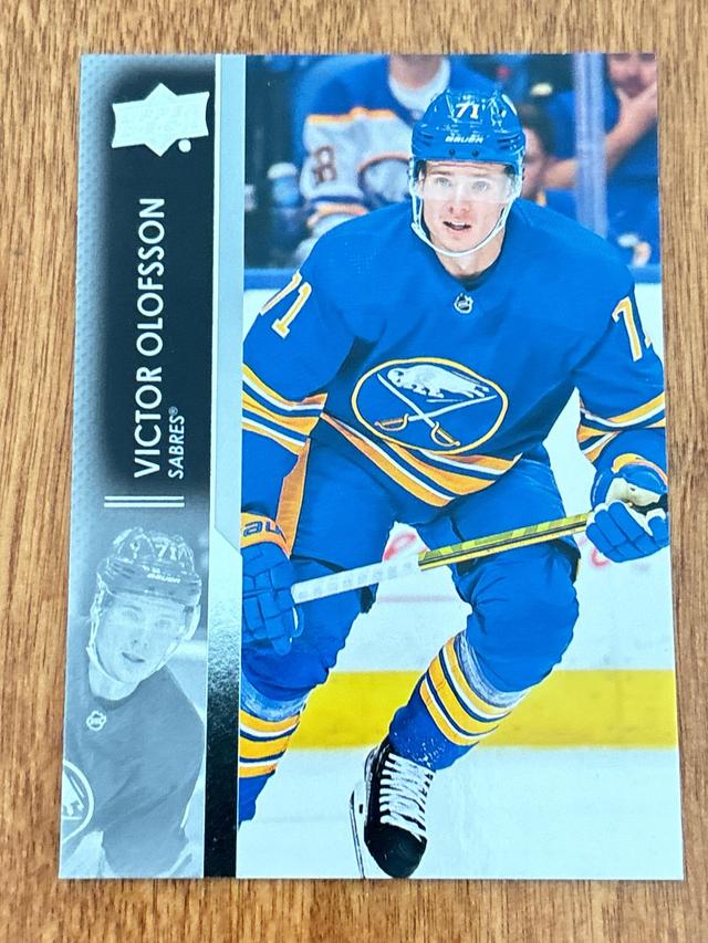 2022-23 Upper Deck Hockey Series 1 Victor Olofsson Base Set #22