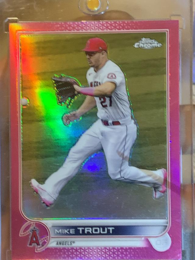 2022 Topps Chrome Mike Trout ﻿Base Set Pink Refractors #200