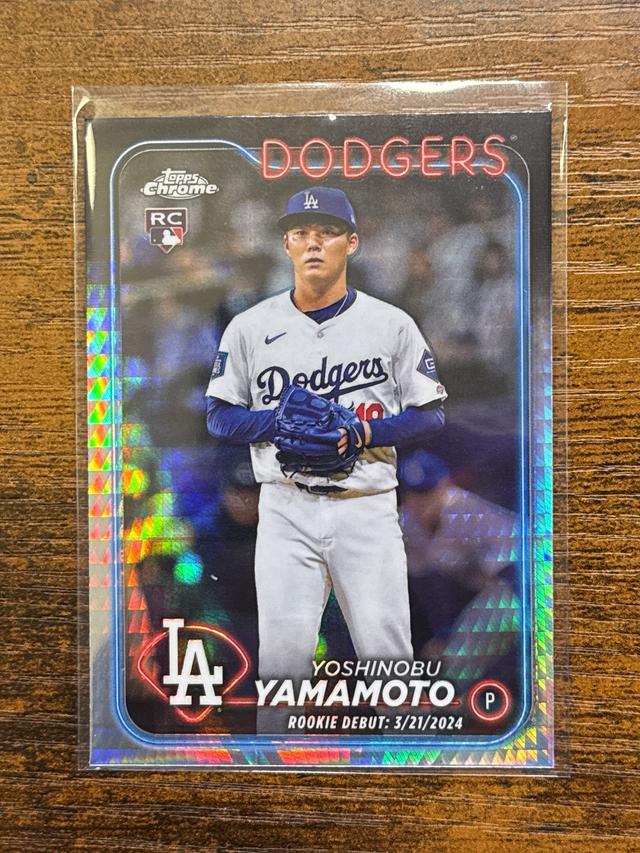 2024 Topps Chrome Update Yoshinobu Yamamoto ﻿RC Debut Prism Refractor #USC108