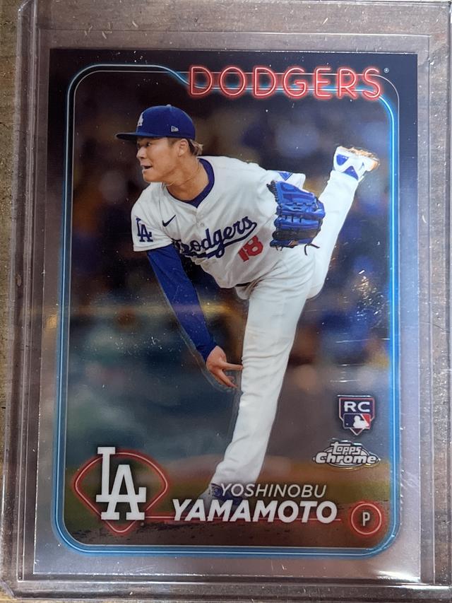 2024 Topps Chrome Yoshinobu Yamamoto ﻿Base Set #18