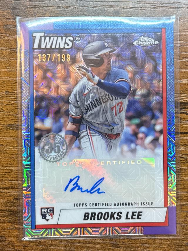 2025 Topps Series 1 Brooks Lee 1990 35th Auto /199 RC Twins