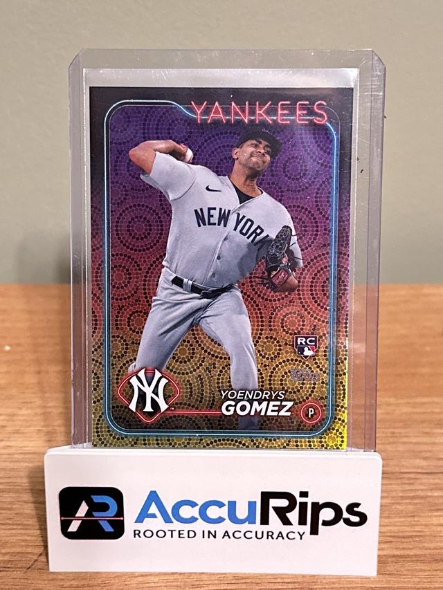 2024 Topps Series 2 Yoendrys Gómez BASE SET Holiday #615