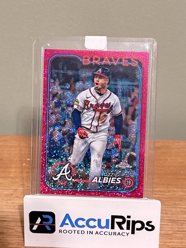 2024 Topps Chrome Ozzie Albies ﻿Base Set Magenta Speckle Refractors #9