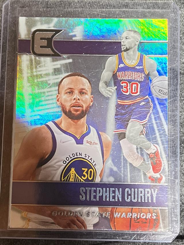 2021-22 Panini Chronicles Basketball Stephen Curry Base Essentials Set #305