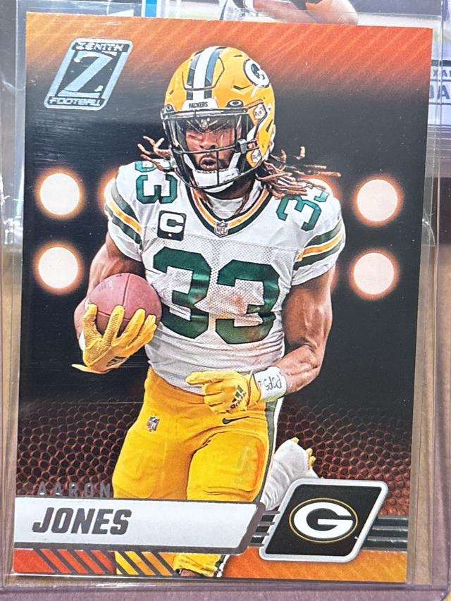 2023 Panini Zenith Football Aaron Jones ﻿Base Set #35