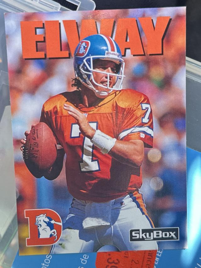 1992 SkyBox Impact Football John Elway ﻿Base Set #10