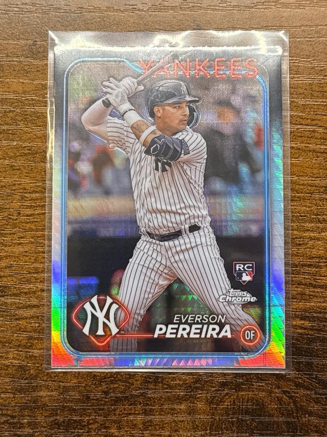 2024 Topps Chrome Everson Pereira ﻿Base Set Prism Refractors #238