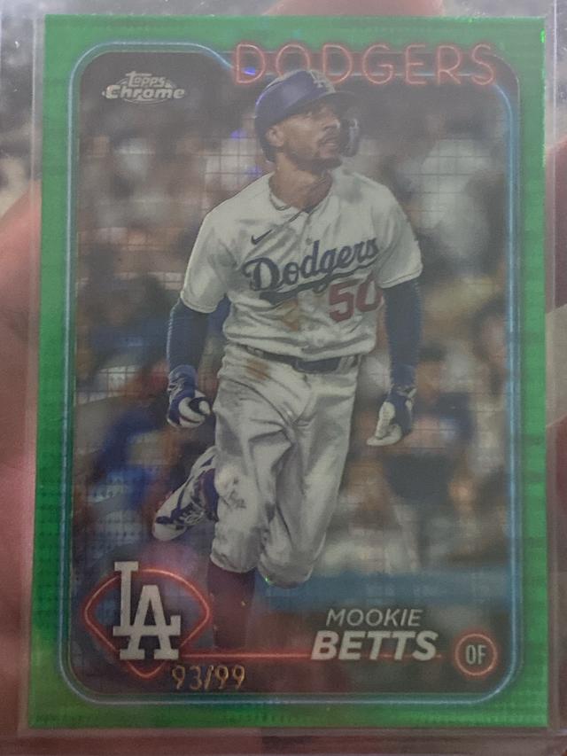 2024 Topps Chrome Mookie Betts ﻿SHORT PRINTS Green Speckle Refractors /99 #296