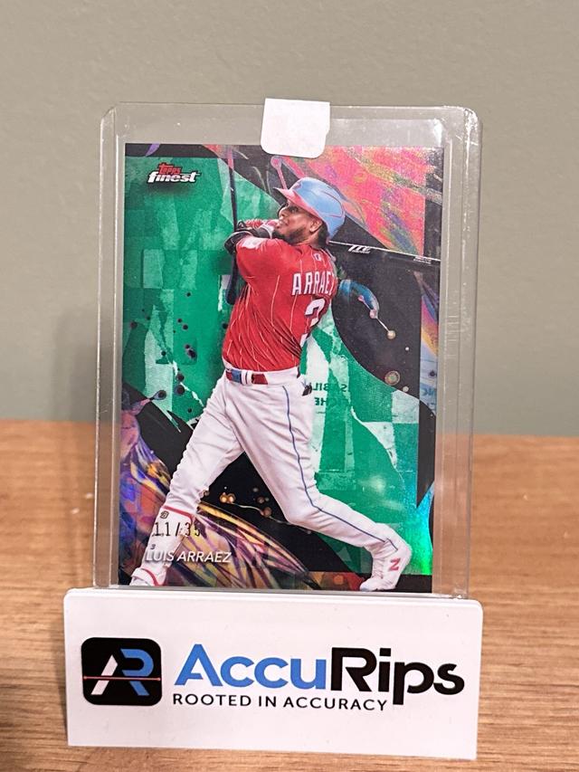 2024 Topps Finest Luis Arraez Uncommon Green Refractor /35 #120