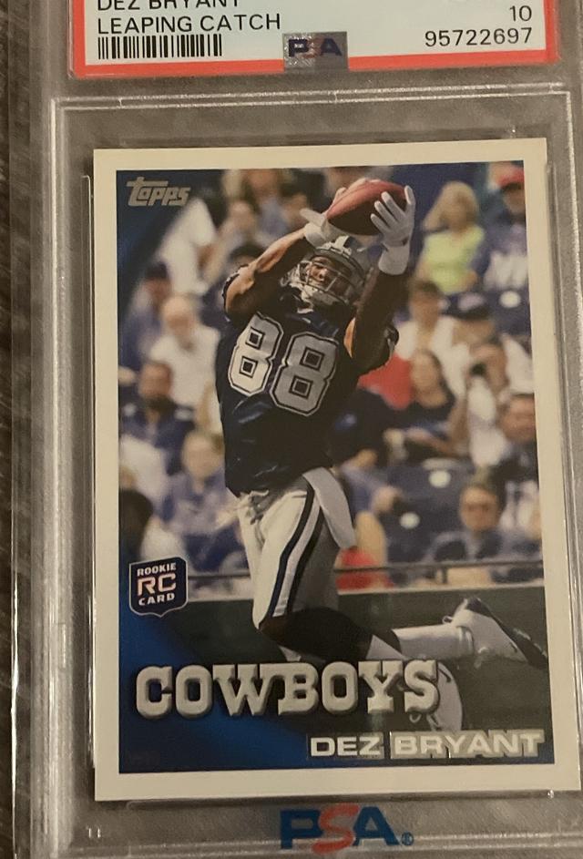 2010 Topps Football Dez Bryant PSA 10.0 ﻿Two-Handed Catch #425