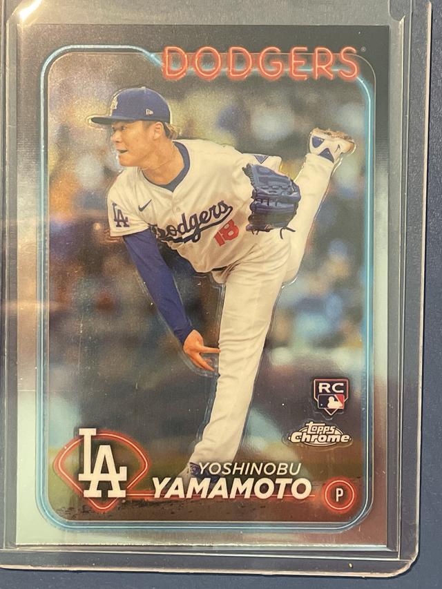 2024 Topps Chrome Yoshinobu Yamamoto ﻿Base Set #18