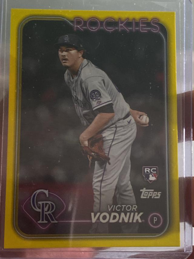 2024 Topps Series 2 Victor Vodnik BASE SET Yellow #607