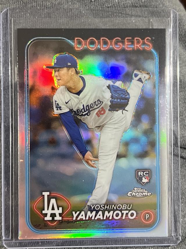 2024 Topps Chrome Yoshinobu Yamamoto ﻿Base Set #18